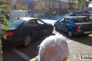 FOTO. Accident rutier în Alba Iulia: Coliziune între un BMW şi o Dacia Logan, al cărei şofer nu a acordat prioritate
