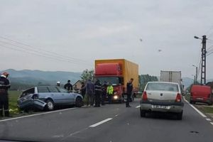 Accident pe DN1, intre un TIR si doua autoturisme. Doua victime