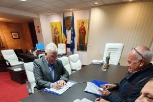 A fost semnat contractul pentru modernizarea şi extinderea cu parcare subterană a Pieţei ...