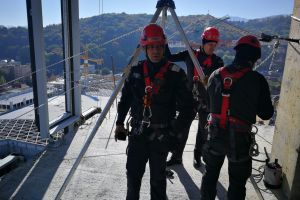 FOTO- Program de instruire desfăşurat de alpinişti, la Braşov