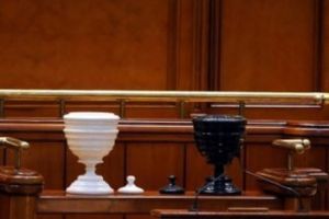 De ce nu va trece moţiunea: