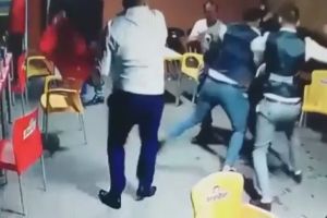 L-au bătut pentru că avea mers de şmecher: Doi bihoreni au ajuns în arest după ce s-au îmbătat şi au făcut scandal într-o crâşmă din Cociuba Mare