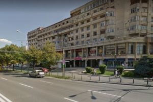 Scandal la un casino din centrul Ploieştiului! Agentul de pază a fost bătut de doi tineri!