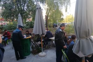 FOTOGALERIE. Poliţia a făcut controale în şcoli. Peste 100 de elevi absenţi nemotivat