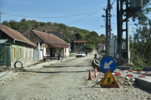 Drumul de Fughiu prin Podgoria a fost amenajat la nivel de balast. Se poate circula prin şantier (FOTO / VIDEO)