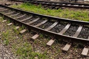 Un bărbat s-a aruncat sub roţile unui utilaj de întreţinere a căii ferate, la Gara de Sud Timişoara