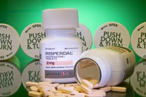 Compania Johnson & Johnson, taxată cu 8 miliarde de dolari după ce unui bărbat i-au crescut sâni de la un medicament