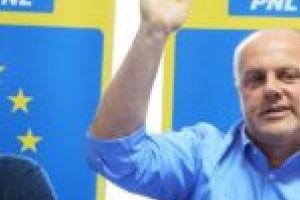 Senatorul Chisăliţă nu vede realizările primarului Popa pentru că duduie economia şi e blocat în trafic!