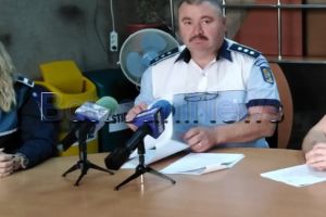 Peste 400 de şoferi au fost prinşi la Botoşani, vorbind la telefon, în timp ce conduceau. Ce amenzi se dau de sâmbătă