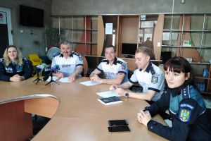 Avertismentul şefului Poliţiei Rutiere Botoşani: Pe acest sector de drum, folosirea telefonului mobil şi neaprinderea luminilor va conduce la suspendarea dreptului de a conduce pe o perioadă de 30 de zile