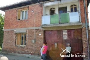 Se caută voluntari pentru a face reparaţii la casa unei mame cu patru copii din Timiş