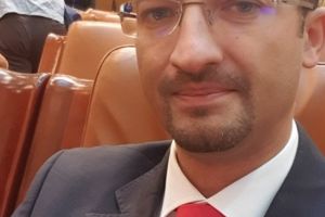 Deputatul PSD Prahova Andrei Nicolae prezinta, cu umor, LIVE TEXT de la motiune