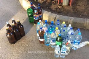 FOTO. Tânăr prins cu peste 100 de litri de alcool în Vama Urziceni. Sancţionat aspru de poliţişti