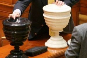 A început votul pentru moţiunea de cenzură. Ph-online.ro anunţa rezultatul votului înainte de anunţul oficial