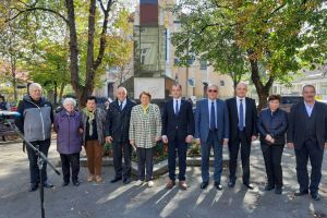 Omagiu adus victimelor Holocaustului la Monumentul Deportaţilor