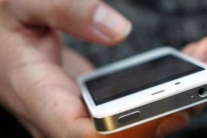 Tânăr reţinut pentru furt de telefoane mobile