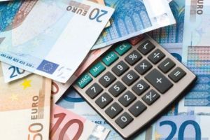 Cum a fost păcălită o tânără de 21 de ani, din Botoşani, la un schimb valutar