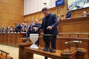 Moţiunea de cenzură împotriva Guvernului Dăncilă a fost adoptată astăzi de Parlament