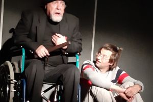 „Second Hand” – un spectacol egal dozat cu emoţie, cinism şi duioşie