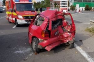 Maşină strivită între un autocar şi un microbuz pe DN1: Trei victime, între care un copil de 11 ani, încarcerate