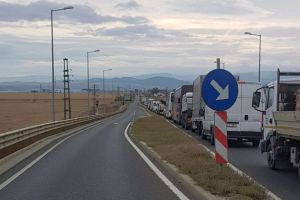 FOTO – Trafic bară la bară între Sebeş şi Sibiu după ce s-a închis autostrada A1