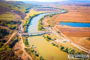 VIDEO| MÂINE: Se deschide podul peste râul Mureş de la Teiuş spre Căpud şi Peţelca. Trecerea apei în mod arhaic, cu brudina, a devenit istorie