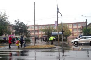 S-a dat cocoş şi a plecat găină