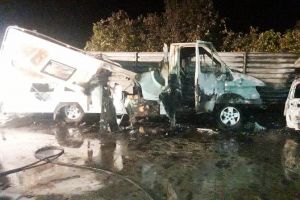 Un autoturism şi o autorulotă s-au făcut scrum, noaptea trecută, la Câmpineanca