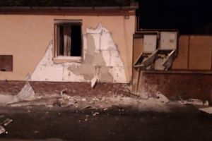 FOTO – Maşină proiectată în zidul unei case pe strada Țiglari