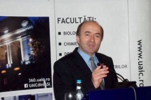 Tudorel Toader spune că nu el este iniţiatorul legii privind recursul compensatoriu şi anunţă că îi dă în judecată pe Predoiu şi Rareş Bogdan