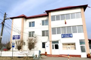 Poliţişti pe urmele hoţilor care au spart Primăria Băbana