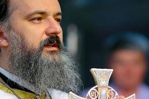 Preotul care preschimbă „sapa în condei”