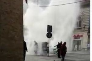 Microbuz, cuprins de flacari langa magazinul Tomis Mall