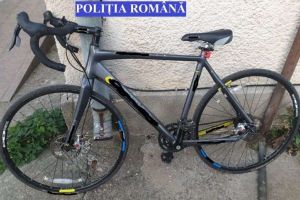 FOTO. Pasionaţi de biciclete şi scule electrice: 3 tineri din Cugir, cercetaţi penal după furtul a 13 biciclete. Paguba se ridică la 7.000 de lei