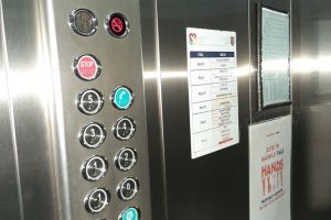 FOTO&VIDEO. Mai multe persoane blocate în liftul Spitalului Judeţean Satu Mare