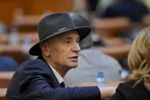 Un deputat PNL din Alba, grav bolnav şi foarte slăbit, a mers să voteze la moţiunea de cenzură