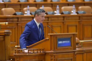 Deputatul Costel Lupaşcu, după ce a fost îmbrâncit de Victor Ponta: A fost un incident minor, întâmplător