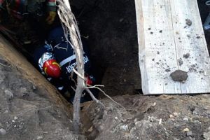 Un bărbat şi-a pierdut viaţa după ce a fost prins sub un mal de pământ