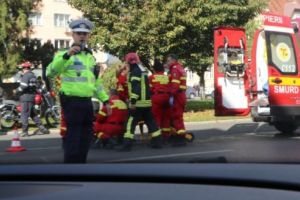 FOTO: Motociclist rănit în centrul Târgu-Mureşului