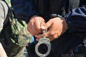 Tentativă de omor! Adolescentul care a lovit cu maşina un poliţist a fost reţinut. Ancheta, preluată de Parchetul Bihor