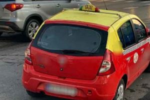 Taximetrist din Piteşti, lăsat fără obiectul muncii în timpul serviciului