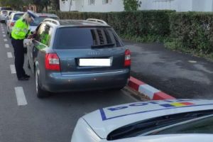 Sancţiuni noi pentru şoferii care scriu mesaje, transmit live, filmează sau vorbesc la telefon în timpul condusului!