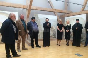 Expoziţia „Arta memoriei”, purtând semnătura artistului rădăuţean Traian Postolache, ...