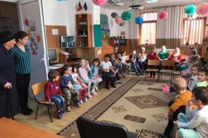 Campania de voluntariat şi acţiune comunitară „Florile recunoştinţei”, la Grădiniţa ...
