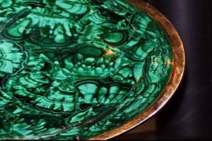 Expoziţii de cristale, pietre preţioase şi semipreţioase, la Muzeul de Ştiinţele Naturii ...