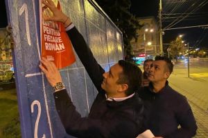 Start campanie electorala! PSD Prahova, primii care au lipit afise in Ploiesti