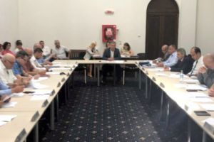 Negocieri pentru schimbarea puterii în Primăria Piteşti