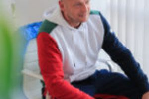 Mai puţini absenţi, mai mulţi elevi pe terenul de sport şi masă caldă gratuită în două şcoli din Caraş-Severin!