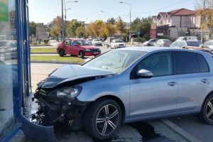 ACUM: Accident între două autoturisme pe strada Cuza Vodă din Focşani