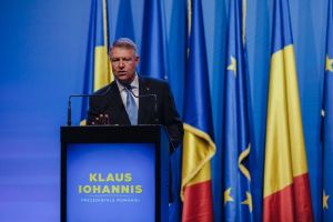 Iohannis şi PNL au învins PSD. Ce urmează după moţiunea de cenzură?